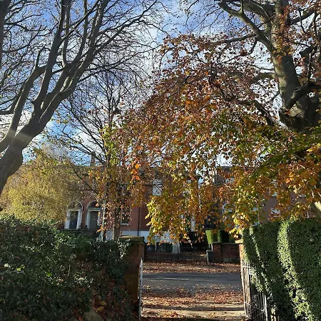 Charming On Leeson Park In Ranelagh شقة